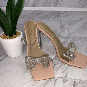 Bow tie heels, size 10